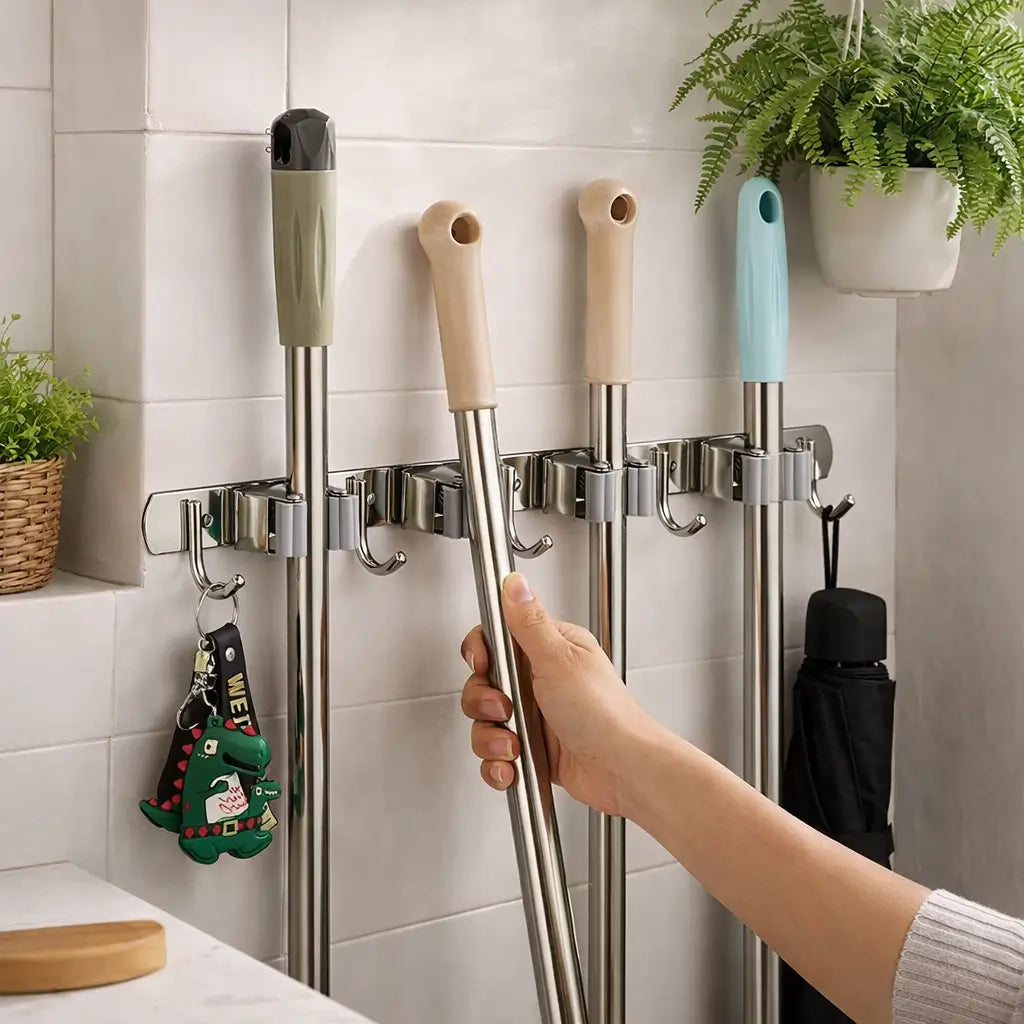 Suporte Organizador de Mops, Vassouras e Utensílios